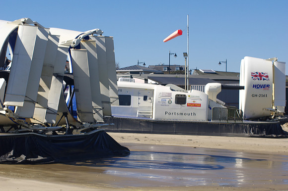 Two_hovercraft_Ryde
